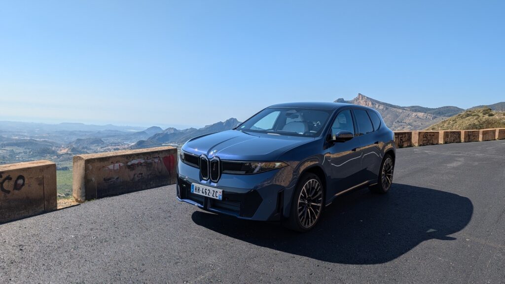 Essai BMW iX3 (2026) // Source : Raphaelle Baut pour Numerama Essai BMW iX3 (2026) // Source : Raphaelle Baut pour Numerama