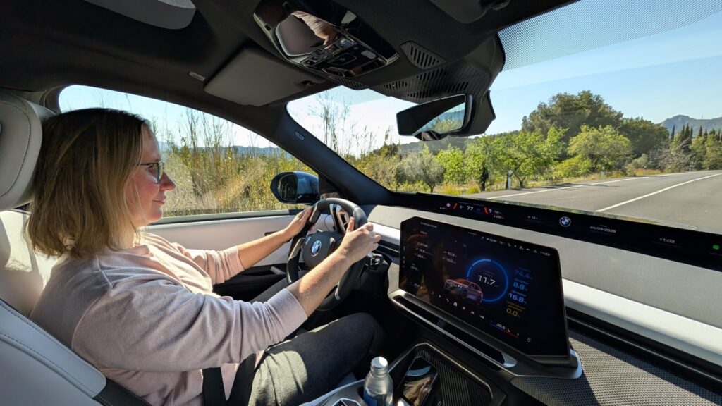 Essai BMW iX3 (2026) // Source : Raphaelle Baut pour Numerama Essai BMW iX3 (2026) // Source : Raphaelle Baut pour Numerama