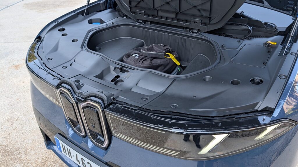 Essai BMW iX3 (2026) // Source : Raphaelle Baut pour Numerama Essai BMW iX3 (2026) // Source : Raphaelle Baut pour Numerama
