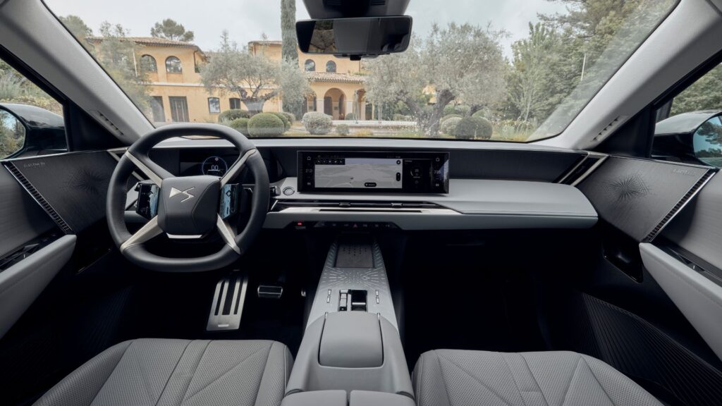 L'intérieur du DS N°7 en version Étoile. // Source : DS