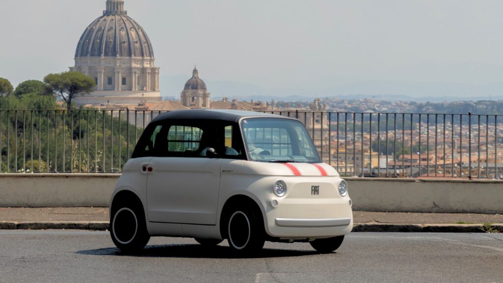 La Fiat Topolino Sport. // Source : Fiat La Fiat Topolino Sport. // Source : Fiat