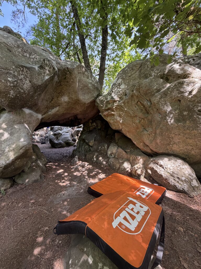 Affronter les rochers de Fontainebleau avec l'Apex 4 : done // Source : Julien Cadot pour Numerama Affronter les rochers de Fontainebleau avec l'Apex 4 : done // Source : Julien Cadot pour Numerama