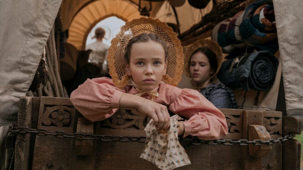 Little House on the Prairie. (L to R) Alice Halsey as Laura Ingalls, Skywalker Hughes as Mary Ingalls in episode 101 of Little House on the Prairie. Cr. Eric Zachanowich/Netflix © 2026