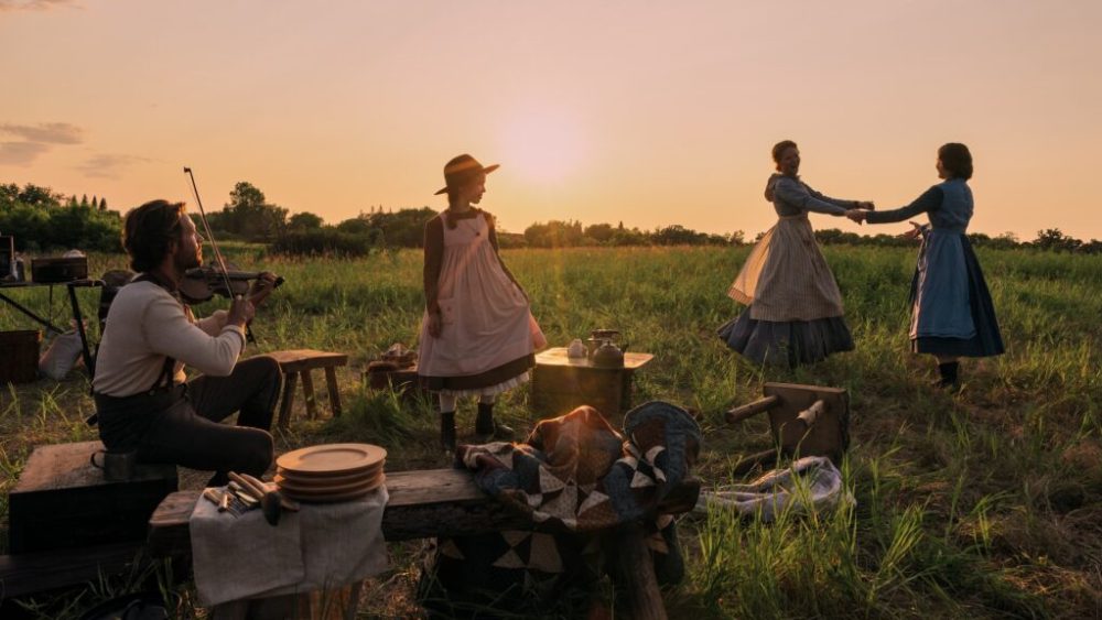 Little House on the Prairie. (L to R) Luke Bracey as Charles Ingalls, Alice Halsey as Laura Ingalls, Crosby Fitzgerald as Caroline Ingalls, Skywalker Hughes as Mary Ingalls in episode 101 of Little House on the Prairie. Cr. Eric Zachanowich/Netflix © 2026