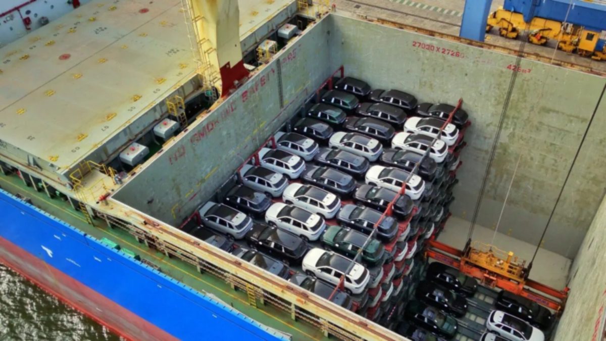 Transport par rack dans les cales  // Source : CarNewsChina