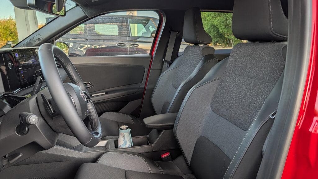 Intérieur de la Nissan Micra // Source : Raphaelle Baut pour Numerama Intérieur de la Nissan Micra // Source : Raphaelle Baut pour Numerama