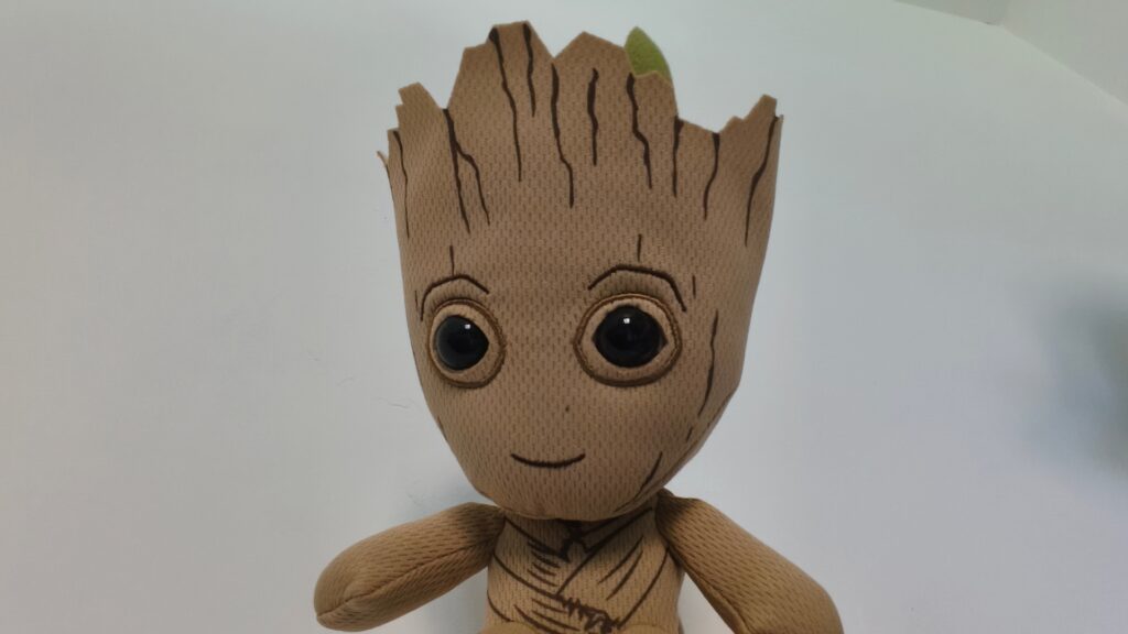 Mini Groot en selfie avec le Realme 16 Pro Mini Groot en selfie avec le Realme 16 Pro
