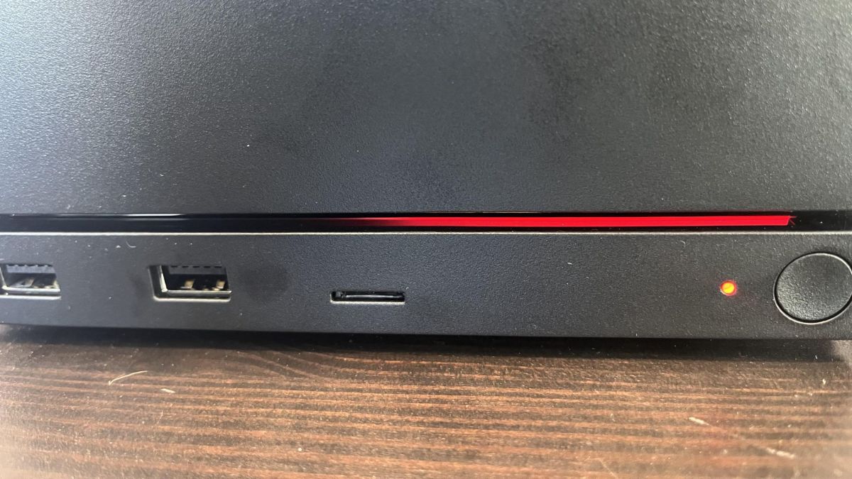 Un cas de Red Line of Death s'est déclaré sur une Steam Machine. // Source : me_hil via Reddit