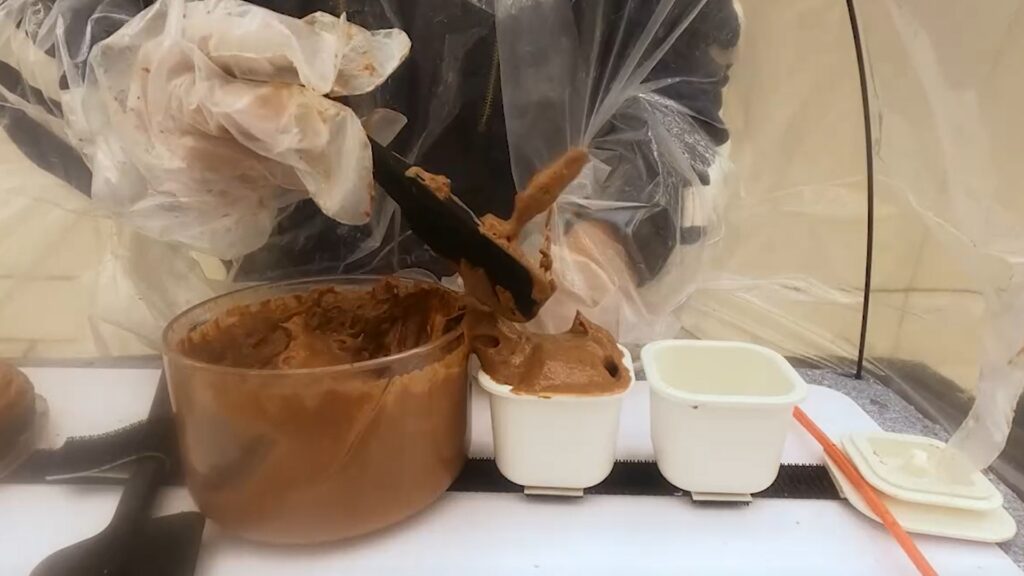 Miam miam, la mousse au chocolat en 0g. Miam miam, la mousse au chocolat en 0g.