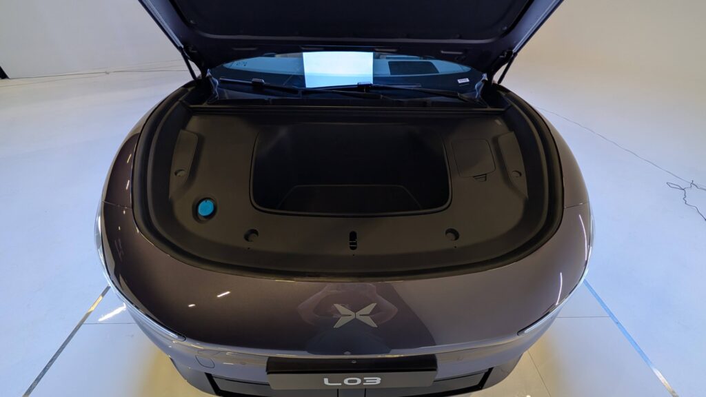 Le frunk de 89 litres du Xpeng L03 // Source : Raphaelle Baut pour Numerama Le frunk de 89 litres du Xpeng L03 // Source : Raphaelle Baut pour Numerama