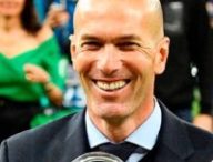 Zinédine Zidane avec la Ligue des champions. // Source : Instagram / Zinédine ZIdane