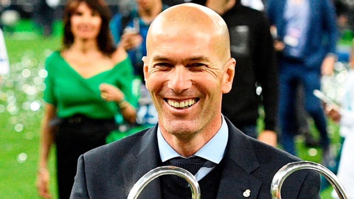 Zinédine Zidane avec la Ligue des champions. // Source : Instagram / Zinédine ZIdane