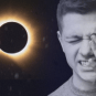 Éclipse du 12 août : « mal aux yeux », « vision floue »… ces recherches explosent sur Google // Source : NASA / Numerama Éclipse du 12 août : « mal aux yeux », « vision floue »… ces recherches explosent sur Google // Source : NASA / Numerama