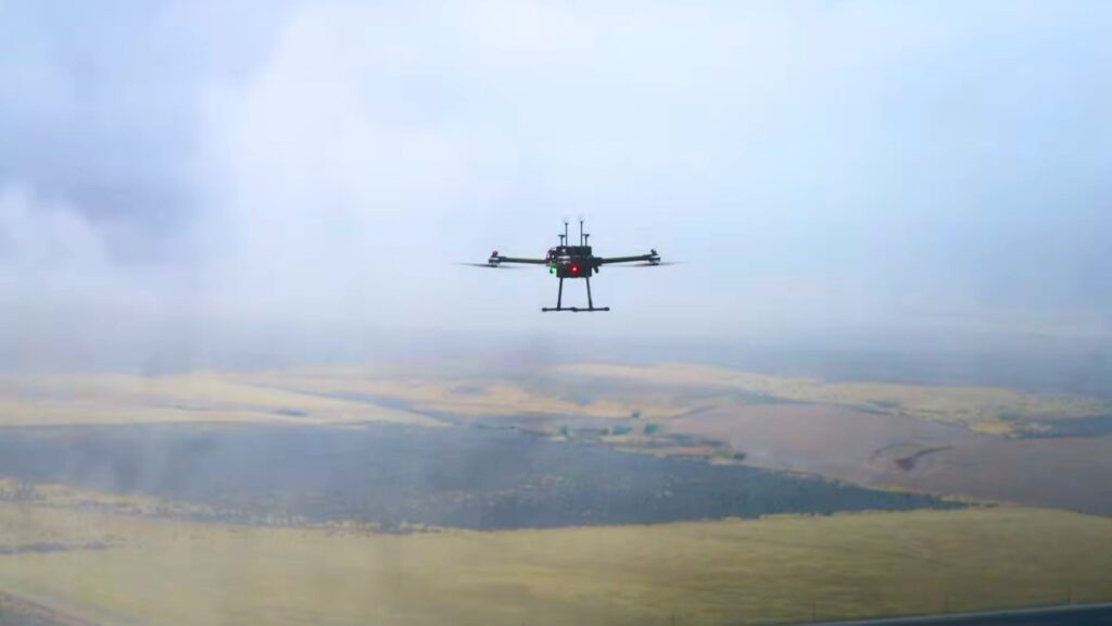 Un drone utilisé par Rainmaker. // Source : Capture YouTube Rainmaker Technology Corporation Un drone utilisé par Rainmaker. // Source : Capture YouTube Rainmaker Technology Corporation