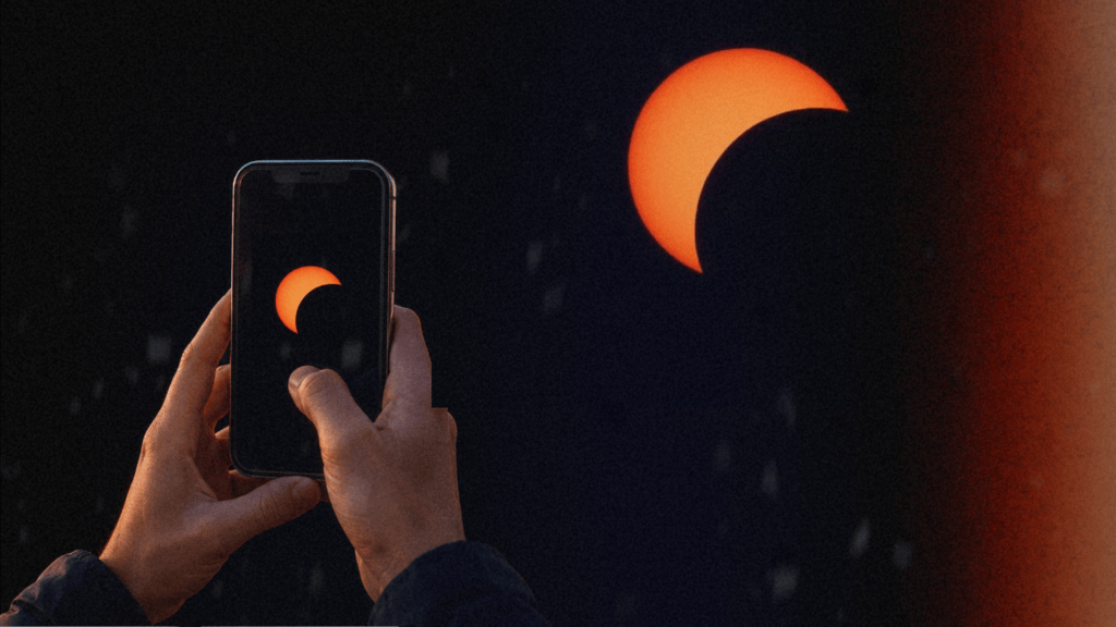 Éclipse du 12 août : photographier le Soleil peut-il endommager votre smartphone ? // Source : Numerama / NASA