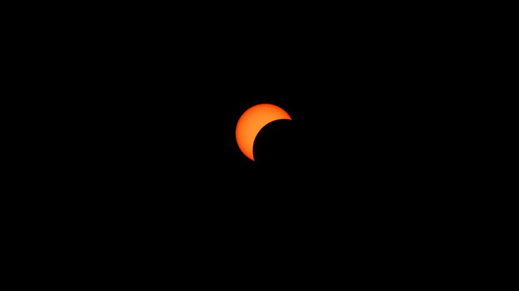 En avril 2024, la Lune est passée devant le Soleil lors d'une éclipse solaire partielle // Source : NASA