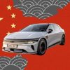 Constructeur automobile en Chine  // Source : Montage Numerama