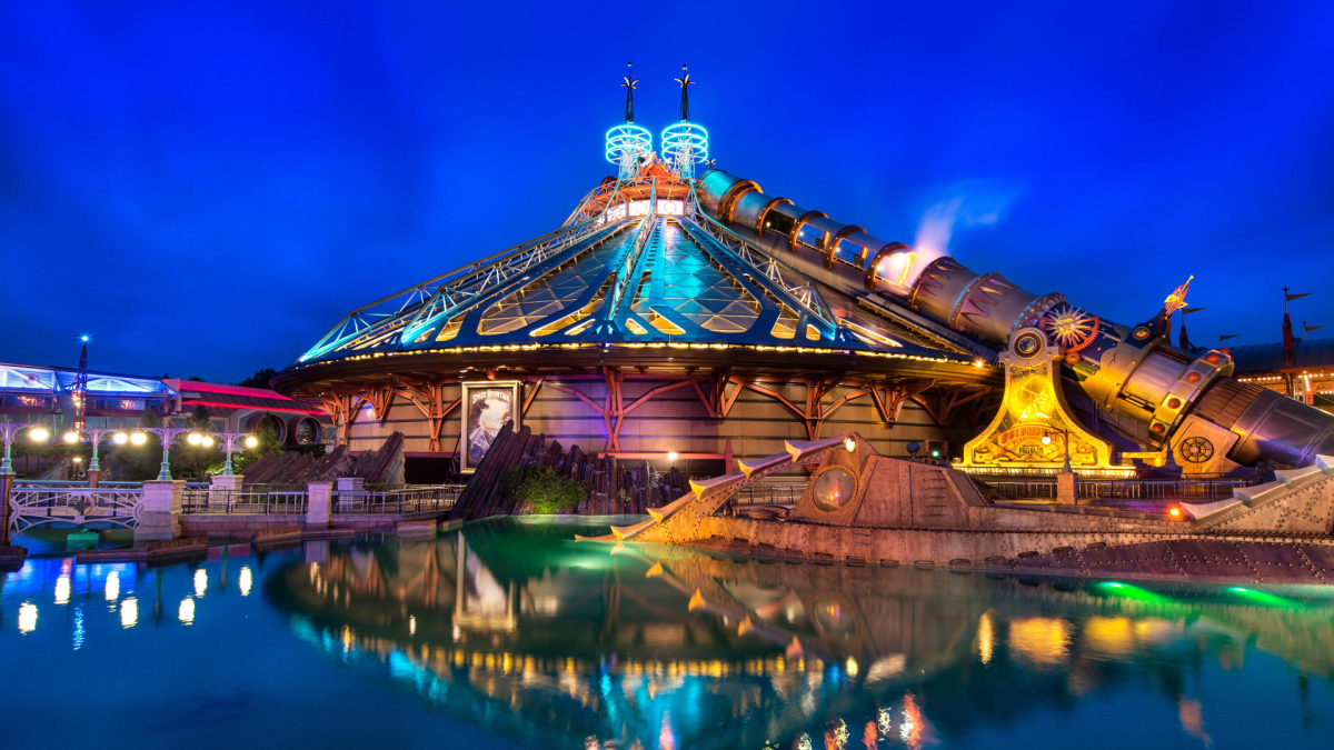 Space Mountain // Source : Disneyland Paris Space Mountain // Source : Disneyland Paris
