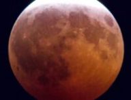 L'éclipse lunaire vue depuis le Canada. // Source : Flickr/CC/Joe Carr (photo recadrée) L'éclipse lunaire vue depuis le Canada. // Source : Flickr/CC/Joe Carr (photo recadrée)