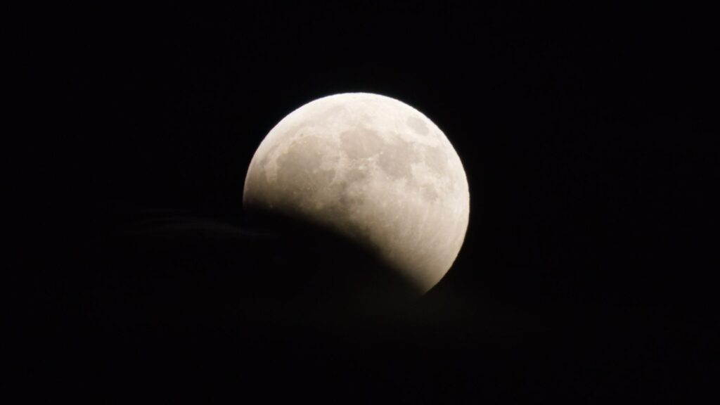 L'ombre de la Terre sur la Lune. // Source : Flickr/CC/Kevin Gill (image recadrée)