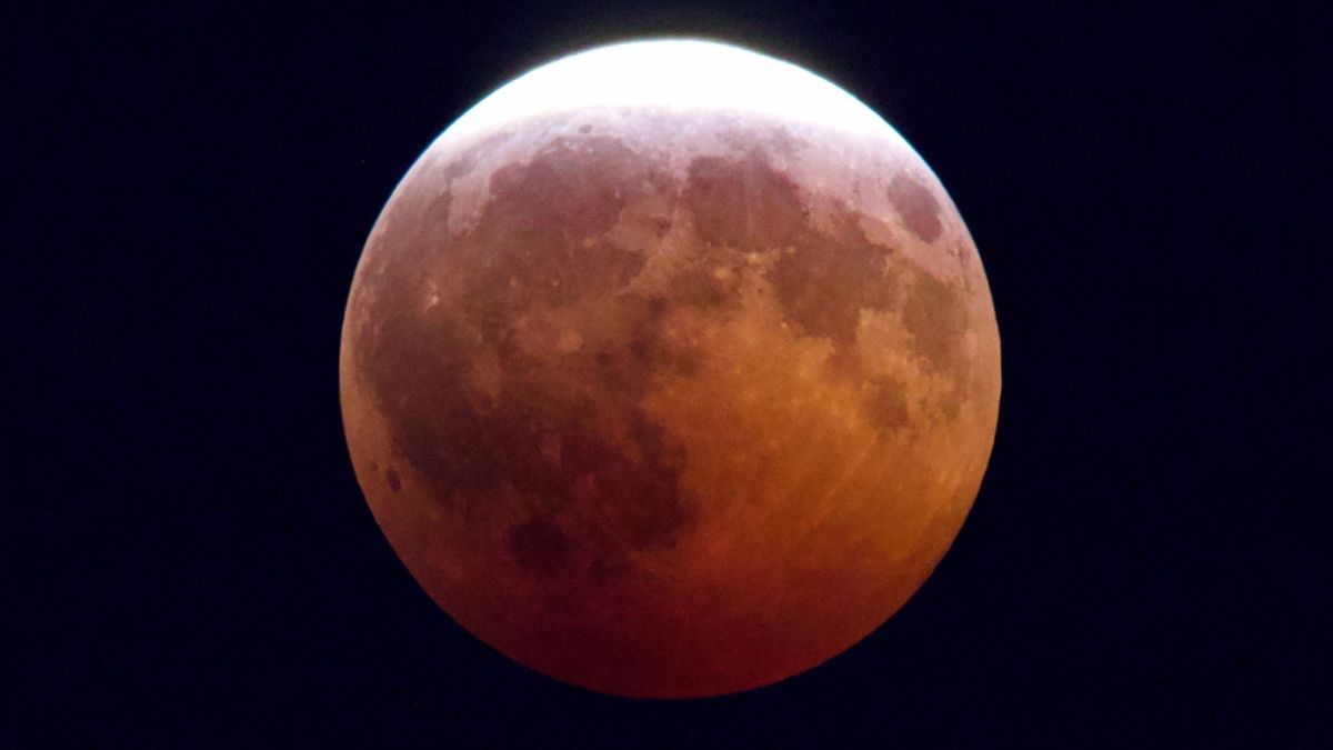 L'éclipse lunaire vue depuis le Canada. // Source : Flickr/CC/Joe Carr (photo recadrée)