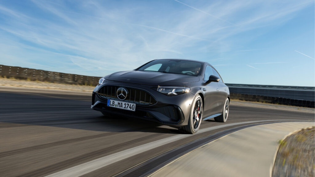 La Mercedes-AMG CLA 45 4MATIC+. // Source : Mercedes-AMG La Mercedes-AMG CLA 45 4MATIC+. // Source : Mercedes-AMG