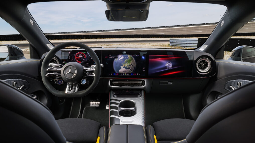 La Mercedes-AMG CLA 45 4MATIC+. // Source : Mercedes-AMG La Mercedes-AMG CLA 45 4MATIC+. // Source : Mercedes-AMG