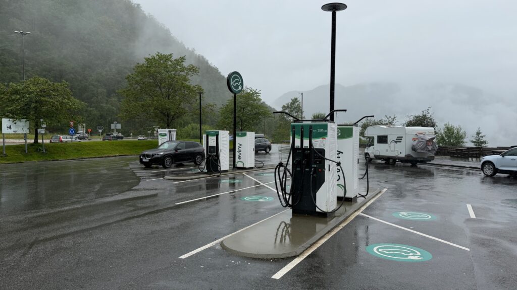 Une station de recharge en Norvège. // Source : Robin San Vicente pour Numerama