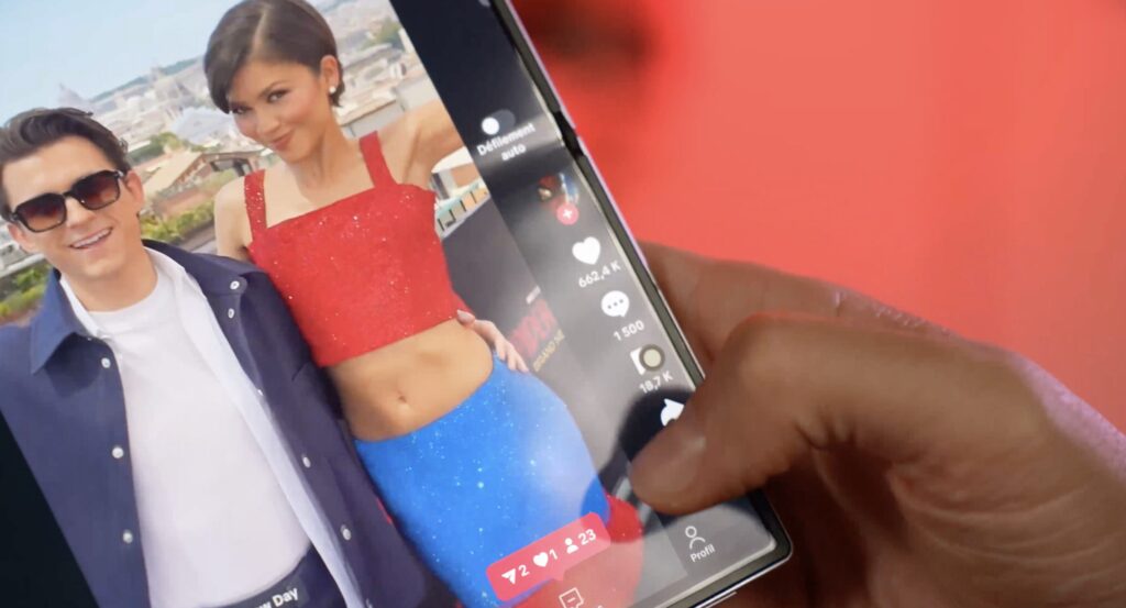 Dans TikTok, la caméra frontale bloque un bouton. Apple ne peut pas se permettre la même erreur d'UX. Dans TikTok, la caméra frontale bloque un bouton. Apple ne peut pas se permettre la même erreur d'UX.