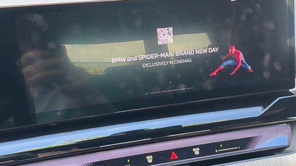 La pub pour Spider-Man dans une BMW i5. // Source : Milanista58 via Reddit