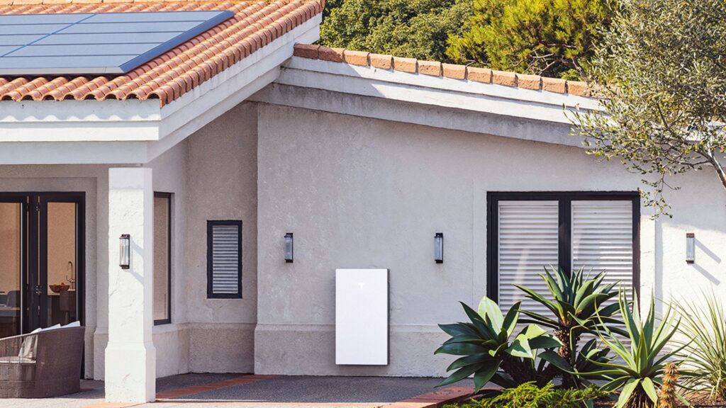 Panneaux solaires Tesla et Powerwall  // Source : Tesla