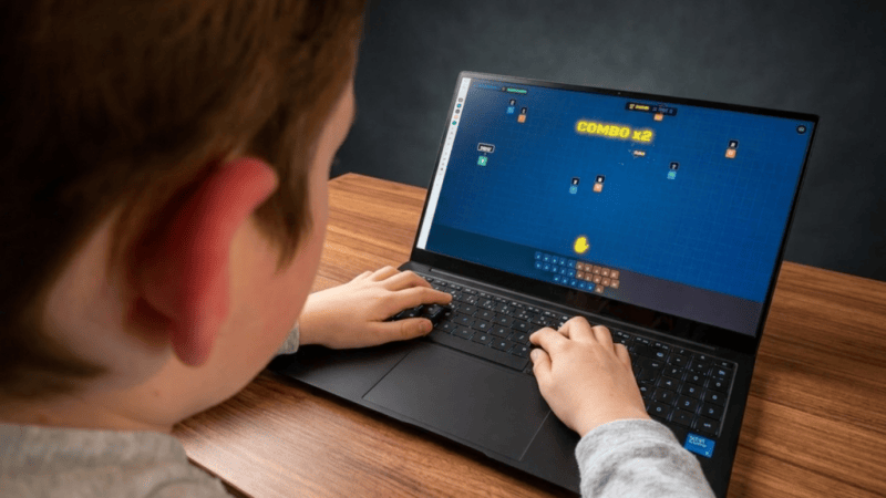 Pour aider son fils dyslexique, ce père a créé un jeu gratuit qui apprend à taper au clavier