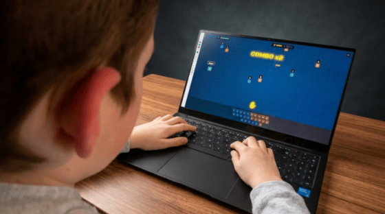 Pour aider son fils dyslexique, ce père a créé un jeu gratuit qui apprend à taper au clavier // Source : Fort-Dactylo