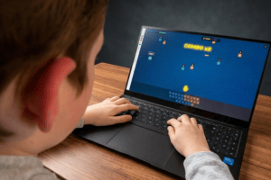 Pour aider son fils dyslexique, ce père a créé un jeu gratuit qui apprend à taper au clavier // Source : Fort-Dactylo Pour aider son fils dyslexique, ce père a créé un jeu gratuit qui apprend à taper au clavier // Source : Fort-Dactylo
