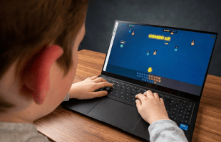 Pour aider son fils dyslexique, ce père a créé un jeu gratuit qui apprend à taper au clavier // Source : Fort-Dactylo Pour aider son fils dyslexique, ce père a créé un jeu gratuit qui apprend à taper au clavier // Source : Fort-Dactylo