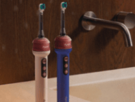 Dyson a mis une caméra dans sa première brosse à dents : elle coûte 479 euros // Source : Dyson Dyson a mis une caméra dans sa première brosse à dents : elle coûte 479 euros // Source : Dyson