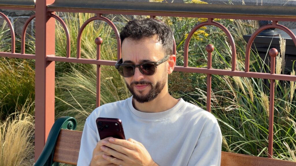 L'iPhone 18 Pro Max renvoie la même sensation de haut de gamme que son prédécesseur. // Source : Numerama L'iPhone 18 Pro Max renvoie la même sensation de haut de gamme que son prédécesseur. // Source : Numerama