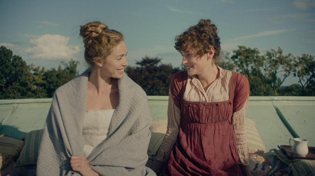 Freya Mayors en Jane Bennet et Emma Corrin en Lizzy Bennet // Source : Netflix Freya Mayors en Jane Bennet et Emma Corrin en Lizzy Bennet // Source : Netflix