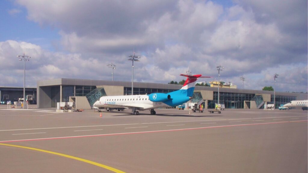 Aéroport de Luxembourg. // Source : Wikimedia/CC/Christian Ries (image modifiée) Aéroport de Luxembourg. // Source : Wikimedia/CC/Christian Ries (image modifiée)