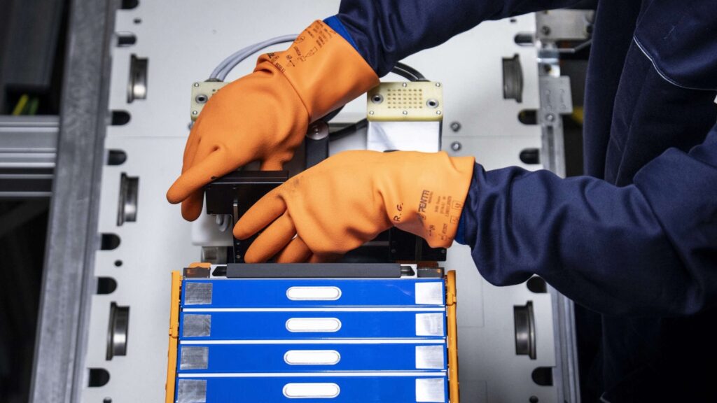 Des cellules de batterie pour la Volkswagen ID Polo. // Source : Volkswagen Des cellules de batterie pour la Volkswagen ID Polo. // Source : Volkswagen
