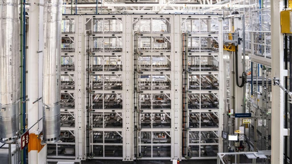 Assemblage de batterie à l'usine Volkswagen de Martorell.. // Source : Volkswagen Assemblage de batterie à l'usine Volkswagen de Martorell.. // Source : Volkswagen