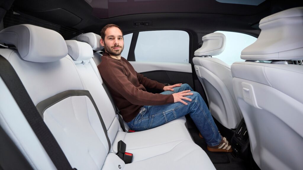 À l'arrière de la BMW i3. // Source : Simon Gretschmann pour Numerama À l'arrière de la BMW i3. // Source : Simon Gretschmann pour Numerama