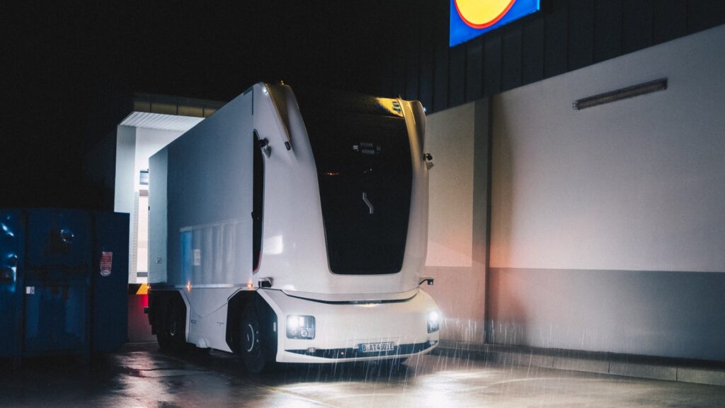 Einride et Lidl ont déployé le premier camion de livraison 100 % autonome. // Source : Einride Einride et Lidl ont déployé le premier camion de livraison 100 % autonome. // Source : Einride