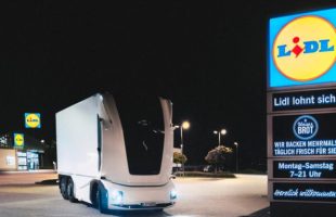 Einride et Lidl ont déployé le premier camion de livraison 100 % autonome. // Source : Lidl Einride et Lidl ont déployé le premier camion de livraison 100 % autonome. // Source : Lidl