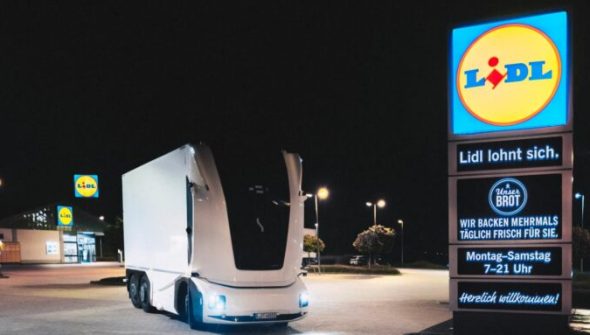 Einride et Lidl ont déployé le premier camion de livraison 100 % autonome. // Source : Lidl Einride et Lidl ont déployé le premier camion de livraison 100 % autonome. // Source : Lidl