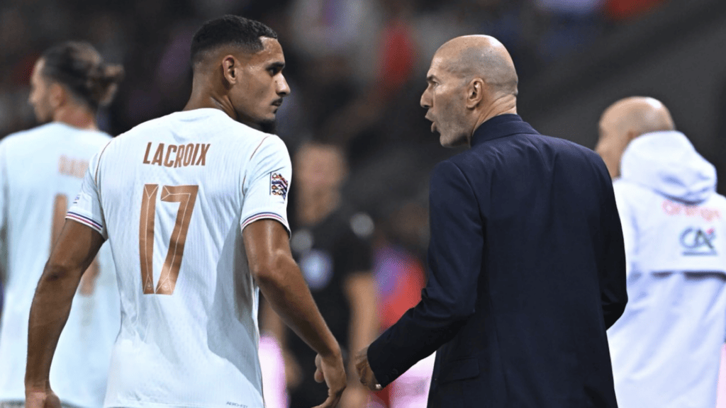 Zinédine Zidane, le nouveau coach des Bleus // Source : Compte X de L'Équipe de France Zinédine Zidane, le nouveau coach des Bleus // Source : Compte X de L'Équipe de France