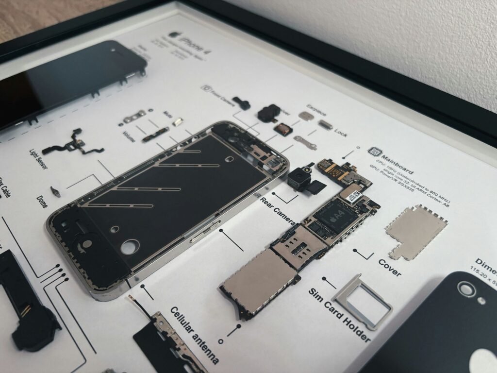 L'intérieur d'un smartphone // Source : Darius Cotoi - Unsplash L'intérieur d'un smartphone // Source : Darius Cotoi - Unsplash