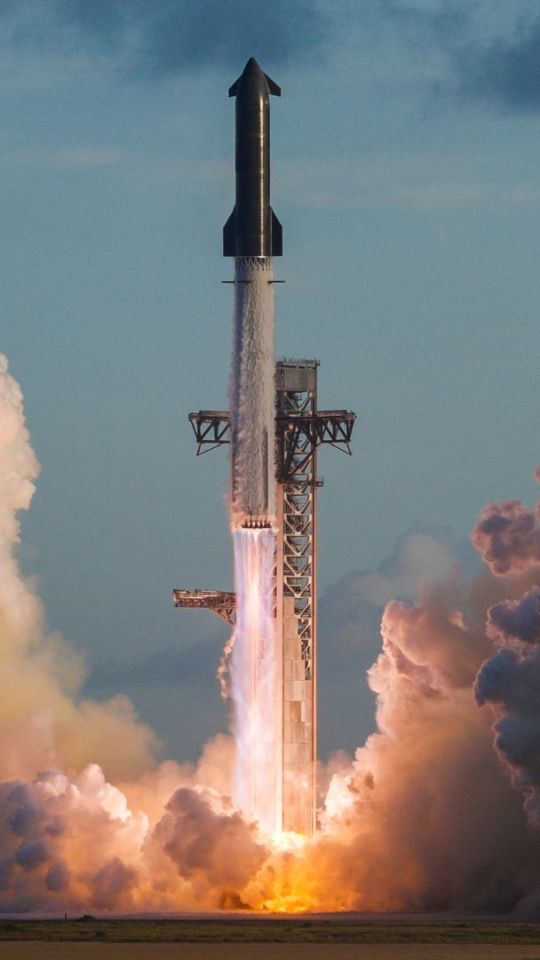 14e décollage du Starship. // Source : Via X @SpaceX (image recadrée) 14e décollage du Starship. // Source : Via X @SpaceX (image recadrée)