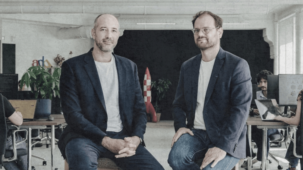 Hugo Micheron (à gauche) et Antoine Jardin (à droite), co-fondateurs d'Arlequin AI // Source : Arlequin AI Hugo Micheron (à gauche) et Antoine Jardin (à droite), co-fondateurs d'Arlequin AI // Source : Arlequin AI