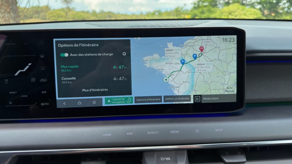 Le planificateur d'itinéraire sur le Kia EV9. // Source : Robin San Vicente pour Numerama Le planificateur d'itinéraire sur le Kia EV9. // Source : Robin San Vicente pour Numerama